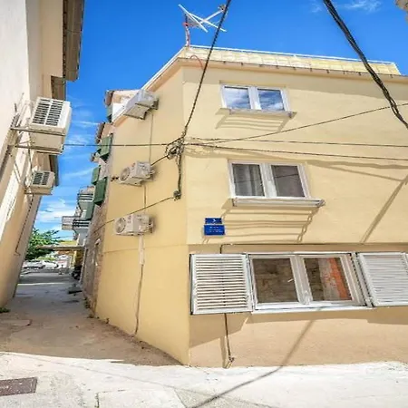 公寓 In Near Male Vrulje *