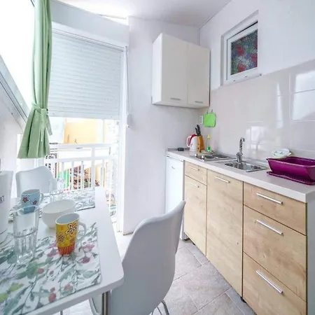 In Near Male Vrulje Апартаменты Водице