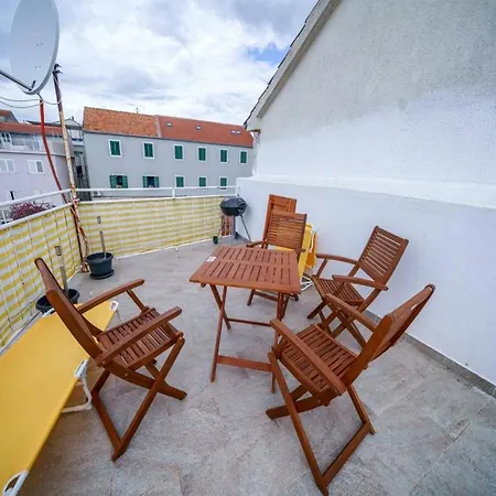 公寓 In Near Male Vrulje *