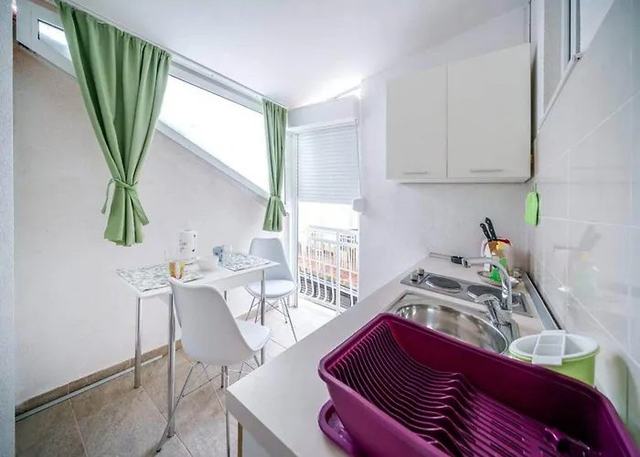 In Near Male Vrulje Vodice