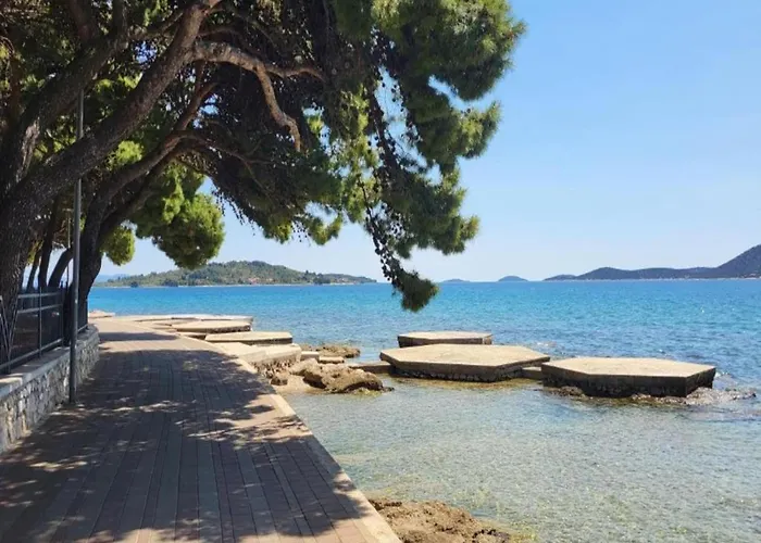 In Near Male Vrulje Apartamento